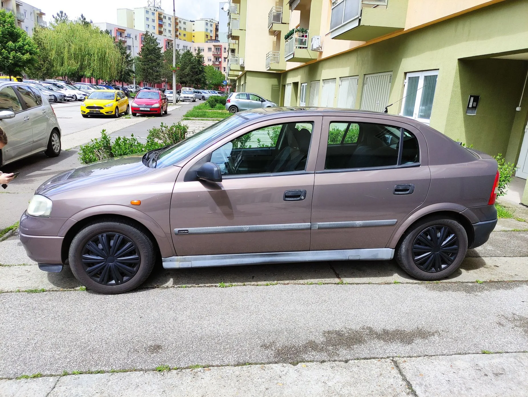 Oldalról fotózott Opel Astra G